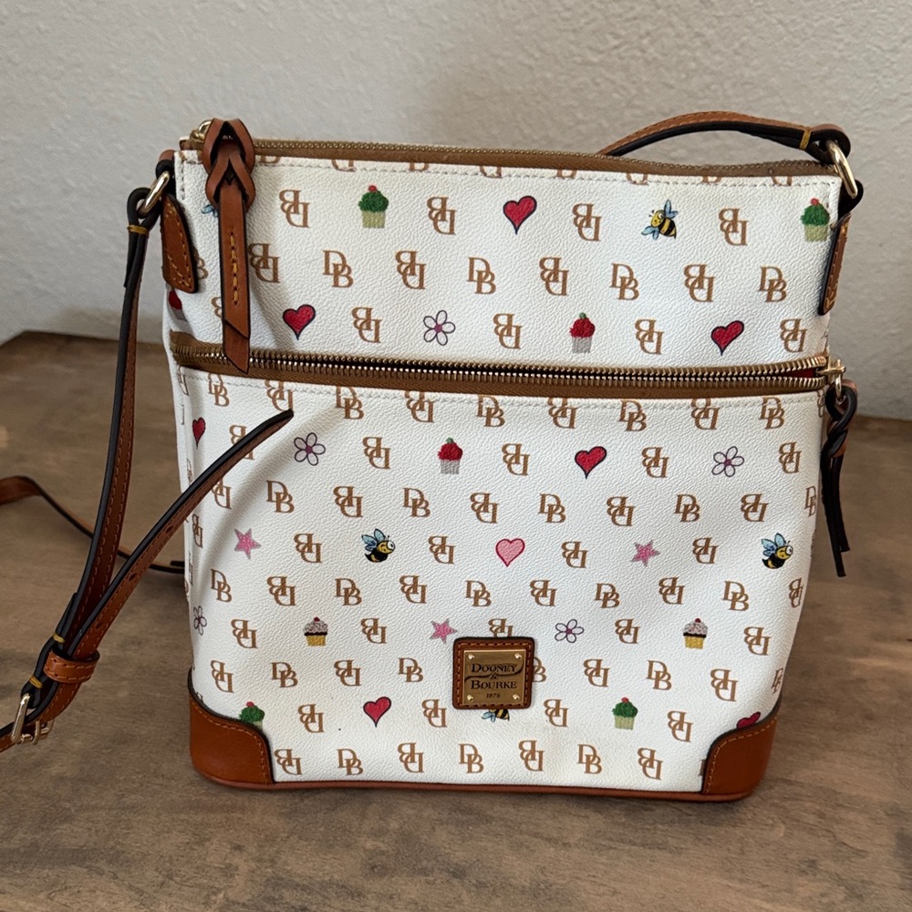 Dooney & Bourke Bee 🐝 & Cupcake 🧁Crossbody Bag with Brown Trim